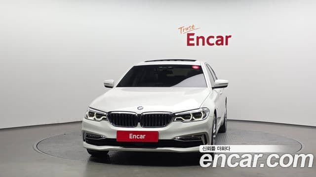 BMW 5 Series 2018 — Photo 14/36