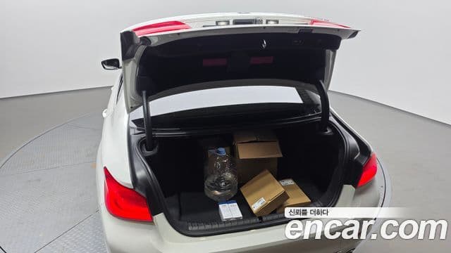 BMW 5 Series 2018 — Photo 29/36