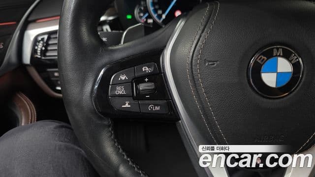 BMW 5 Series 2018 — Photo 22/36