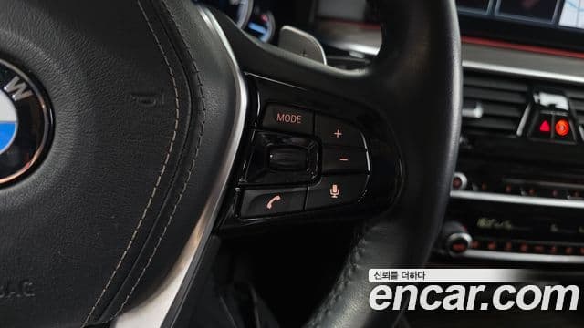 BMW 5 Series 2018 — Photo 30/36