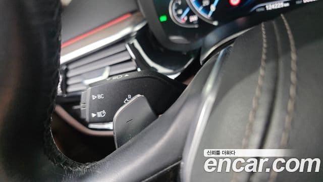 BMW 5 Series 2018 — Photo 11/36