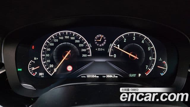 BMW 5 Series 2019 — Şəkil 8/20
