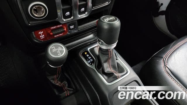 Jeep Wrangler 2019 — Şəkil 9/20