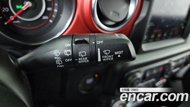 Jeep Wrangler 2019 — Şəkil 19/20