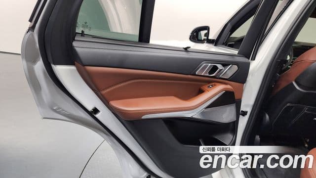 BMW X5 2022 — Photo 31/33