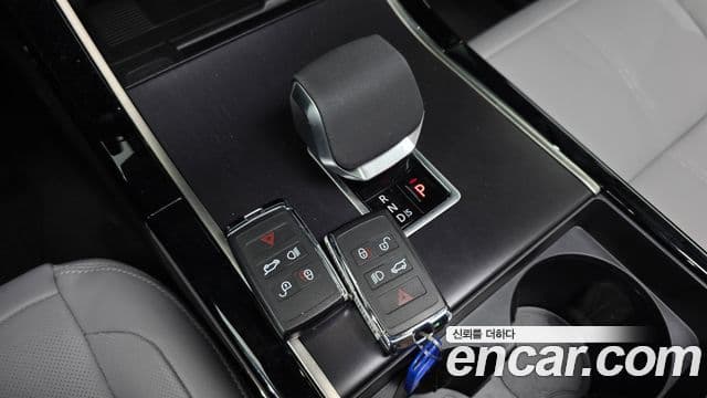 Land Rover Range Rover Velar 2025 — ფოტო 9/20