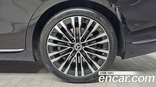 Mercedes-Benz S-Class 2021 — Photo 19/32
