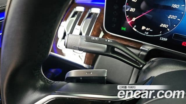 Mercedes-Benz S-Class 2021 — Photo 13/32
