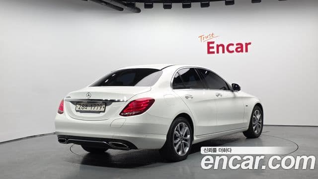 Mercedes-Benz C-Class 2018 — Şəkil 2/20