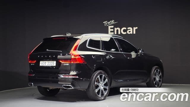 Volvo XC60 2018 — ფოტო 2/20