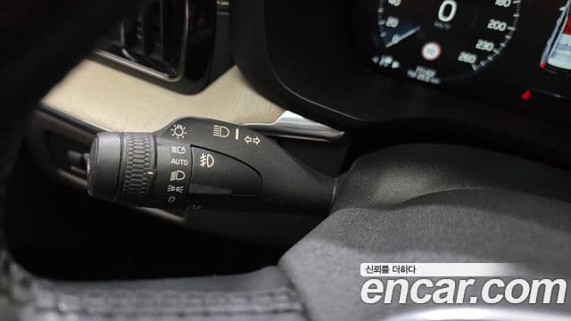 Volvo XC60 2018 — ფოტო 20/20