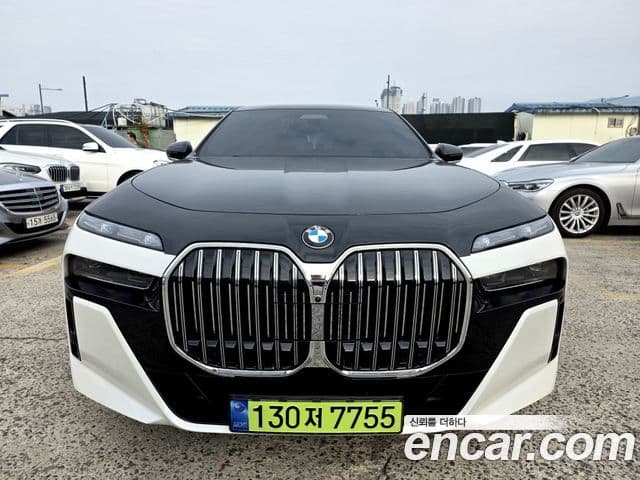 BMW 7 Series 2023 — ფოტო 1/20