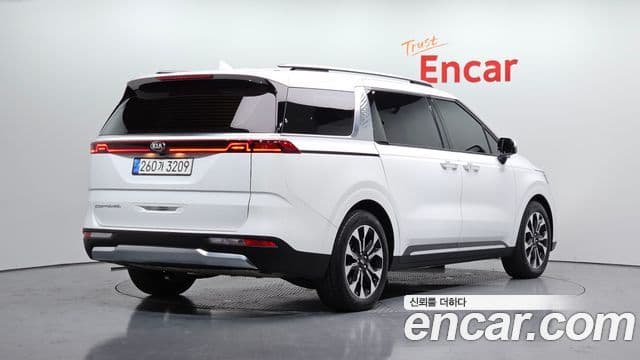 Kia Carnival 2021 — ფოტო 2/20
