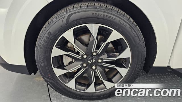 Kia Carnival 2021 — ფოტო 5/20