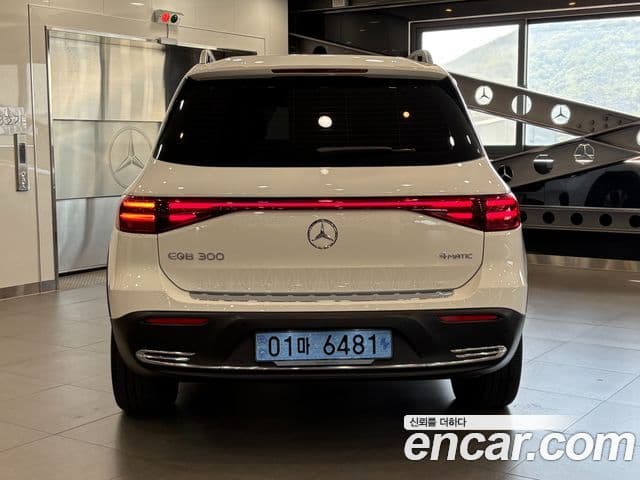 Mercedes-Benz EQB 2025 — Şəkil 13/19