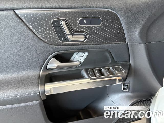 Mercedes-Benz EQB 2025 — Şəkil 12/19