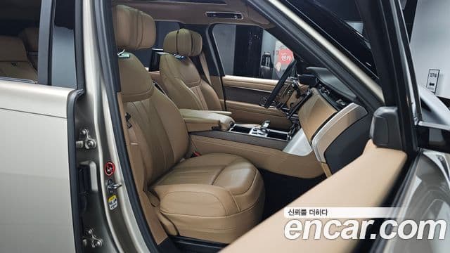 Land Rover Range Rover 2023 — фото 13 из 20