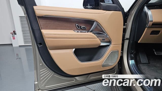 Land Rover Range Rover 2023 — Photo 20/45