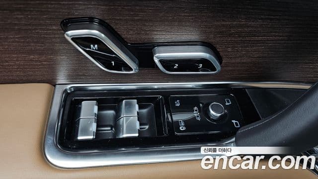 Land Rover Range Rover 2023 — Photo 29/45