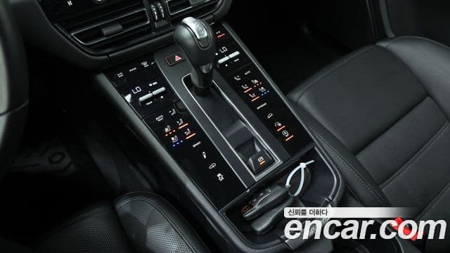 Porsche Macan 2024 — Şəkil 9/20