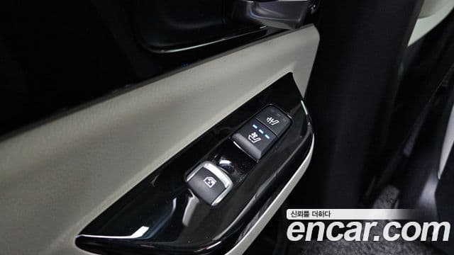Kia Carnival 2021 — ფოტო 19/20