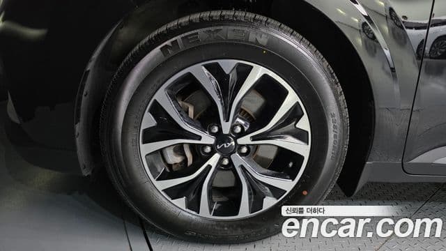 Kia Carnival 2023 — ფოტო 5/20