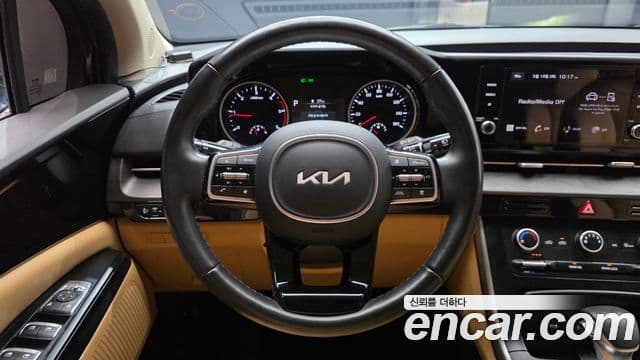 Kia Carnival 2023 — ფოტო 13/20