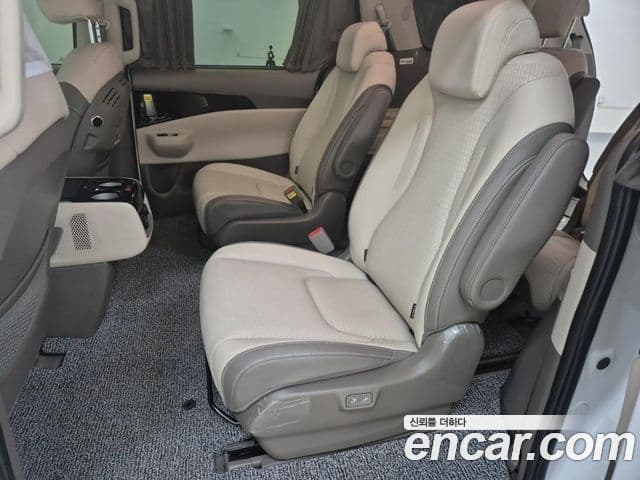 Kia Carnival 2024 — фото 12 из 20