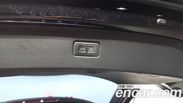 Audi Q7 2019 — Şəkil 16/20