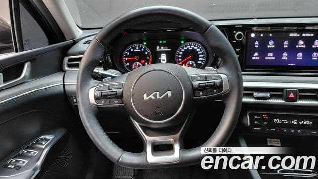 Kia K5 2023 — ფოტო 13/20