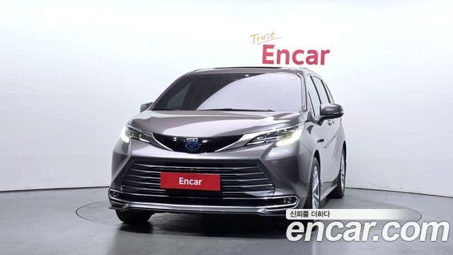 Toyota Sienna 2021 — ფოტო 3/20