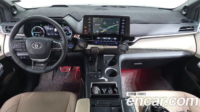 Toyota Sienna 2021 — ფოტო 7/20