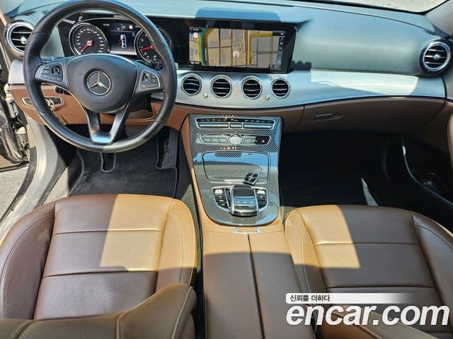 Mercedes-Benz E-Class 2018 — Фото 18/20