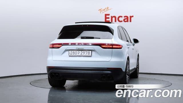Porsche Cayenne 2020 — ფოტო 3/20