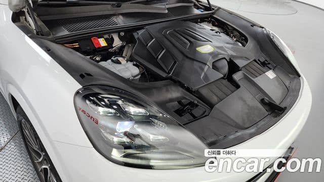 Porsche Cayenne 2020 — ფოტო 5/20
