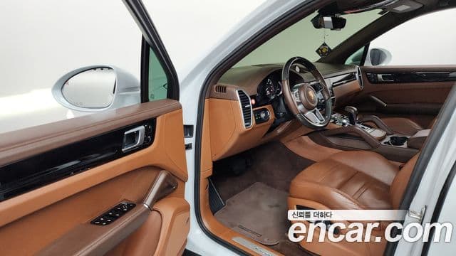 Porsche Cayenne 2020 — ფოტო 8/20