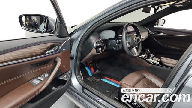 BMW 5 Series 2019 — Şəkil 10/20