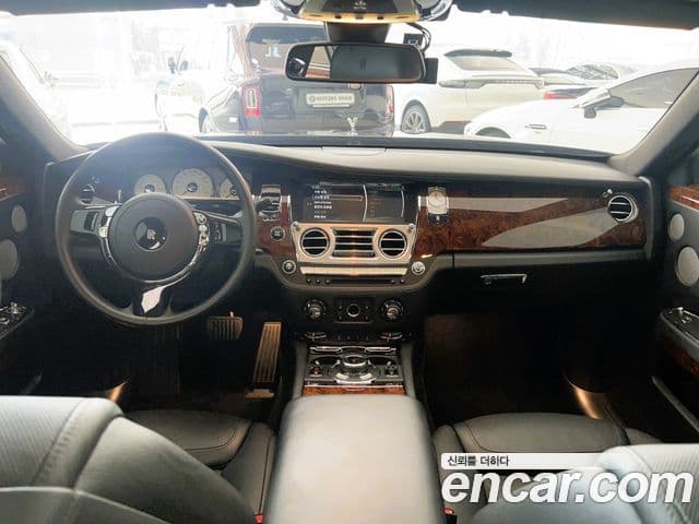 Rolls-Royce Ghost 2018 — Şəkil 9/20