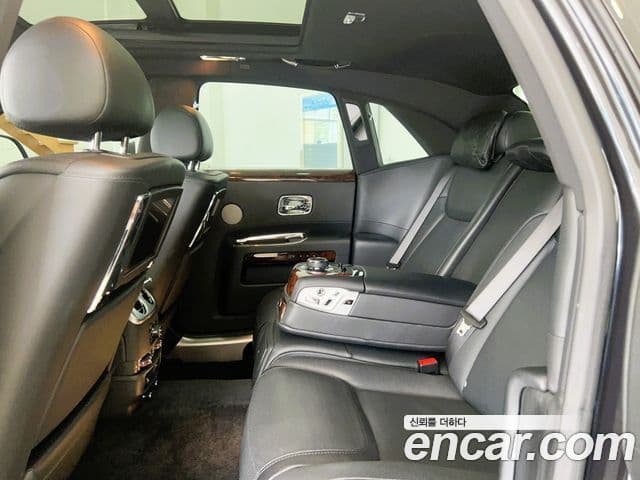Rolls-Royce Ghost 2018 — Şəkil 17/20
