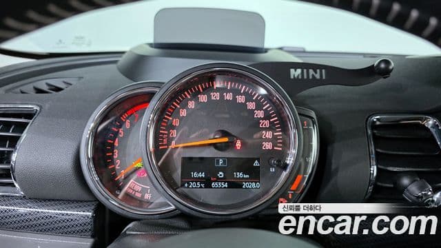 Mini Cooper S Clubman 2020 — Фото 8/20