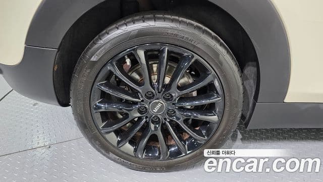 Mini Cooper Clubman 2021 — ფოტო 4/20