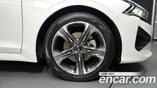 Kia K5 2020 — ფოტო 5/20