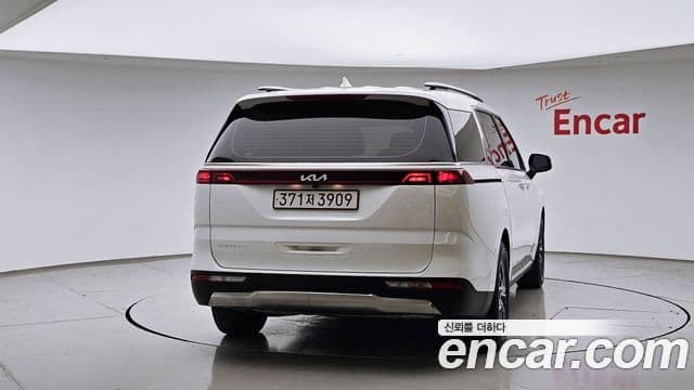 Kia Carnival 2023 — ფოტო 4/20