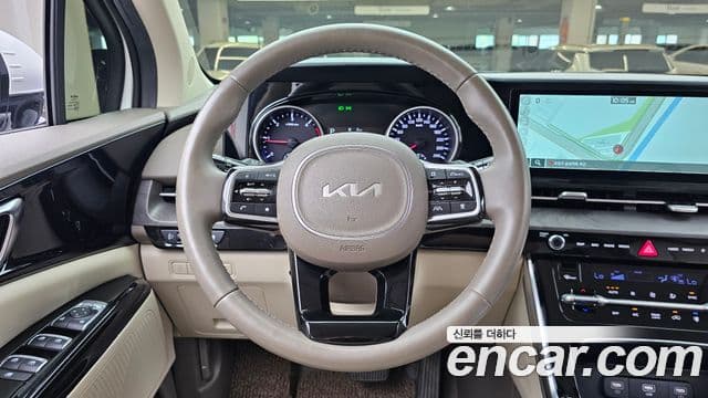 Kia Carnival 2023 — ფოტო 13/20