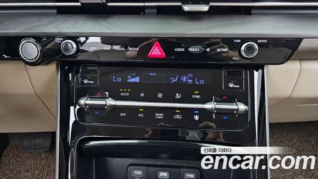 Kia Carnival 2023 — ფოტო 17/20