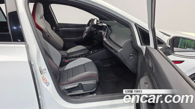 Volkswagen Golf 2024 — ფოტო 11/20