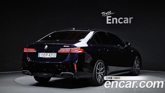 BMW 5 Series 2024 — Фото 1/20