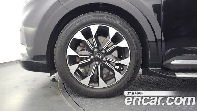 Kia Carnival 2021 — ფოტო 5/20