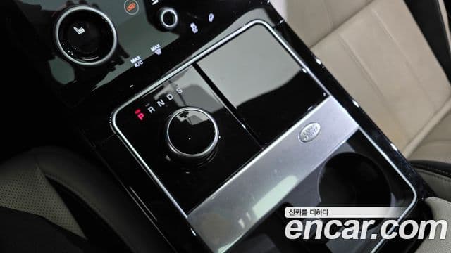 Land Rover Range Rover Velar 2018 — ფოტო 9/20