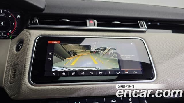 Land Rover Range Rover Velar 2018 — ფოტო 14/20